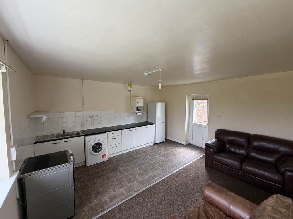 Property photo 3 of 8 Img_3724