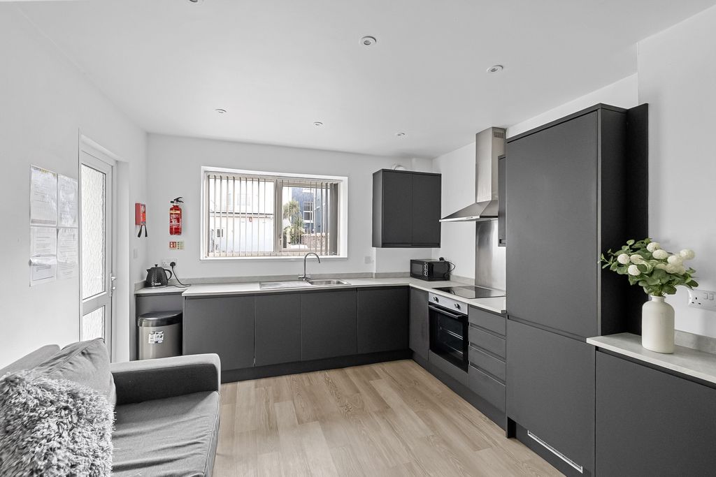 Property photo 2 of 7 0004