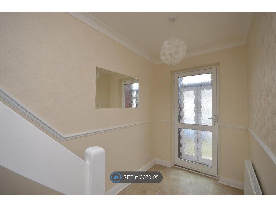 Property photo 3 of 16 Hallway