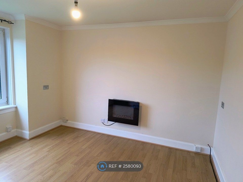 Property photo 1 of 21 Living Room
