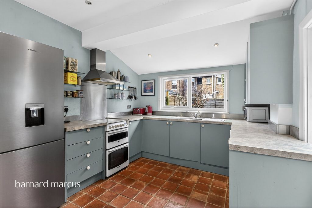 Property photo 3 of 25