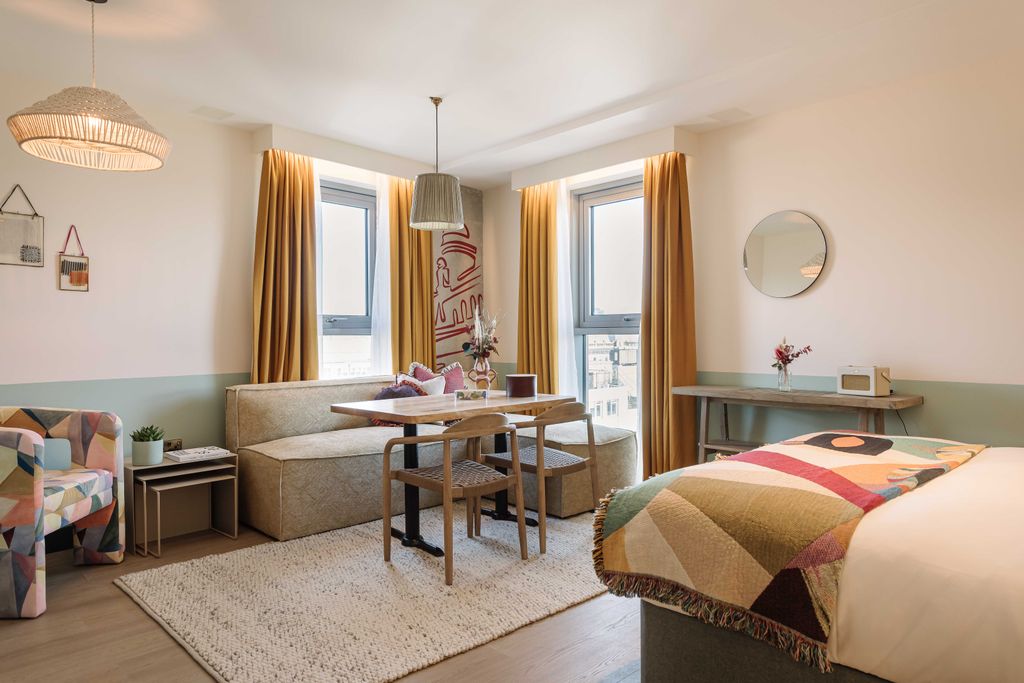 Property photo 2 of 8