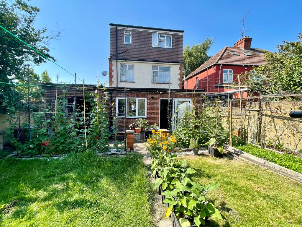 Property photo 2 of 11 2817973