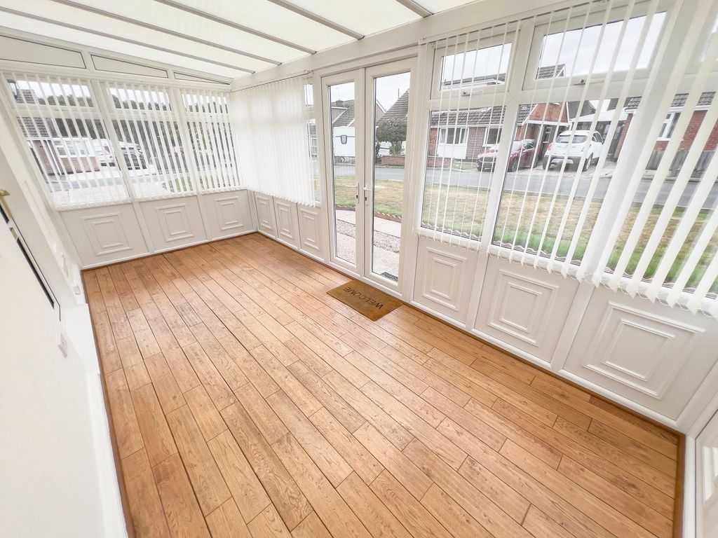 Property photo 2 of 11 Conservatory