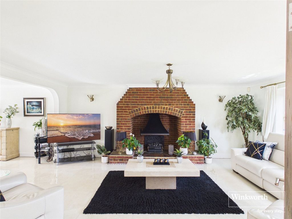 Property photo 3 of 38 Picture No. 07