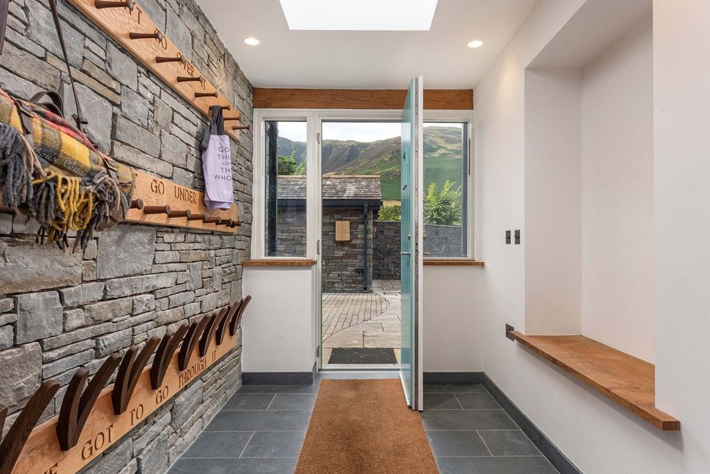 Property photo 3 of 32