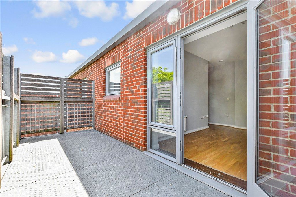 Property photo 2 of 9 Balcony / Terrace