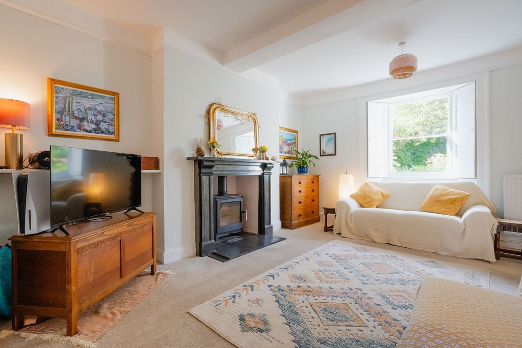 Property photo 3 of 35