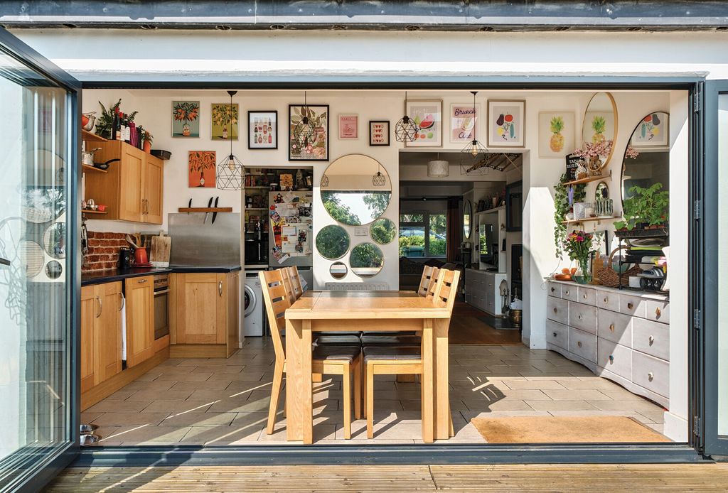 Property photo 2 of 11 1310117-24-684Be5...