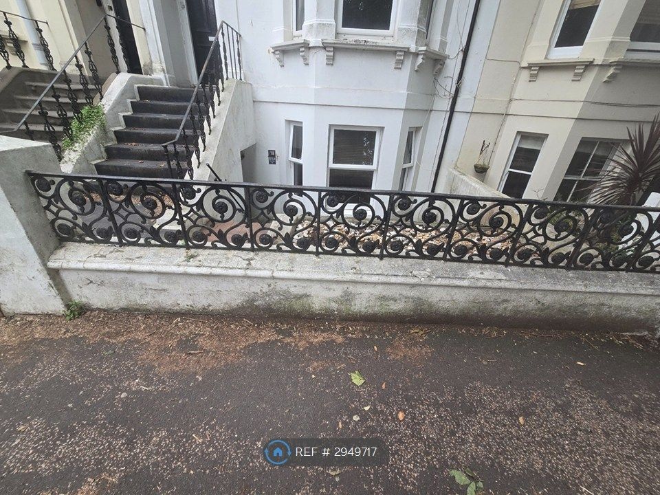Property photo 2 of 23