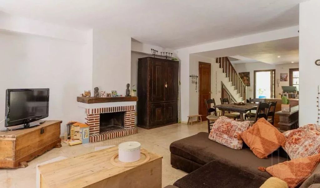 Property photo 3 of 22