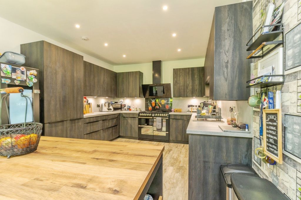 Property photo 2 of 20 Pbox-Img.Jpg