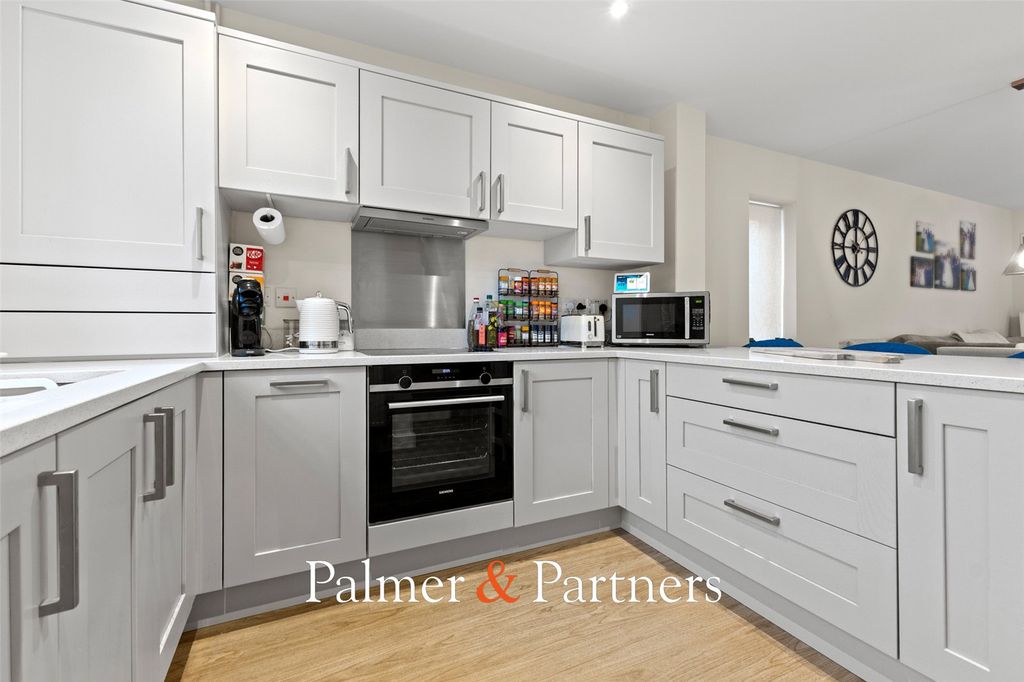 Property photo 2 of 22 Picture No. 04