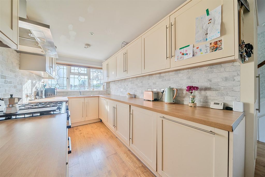 Property photo 1 of 17 Kitchen