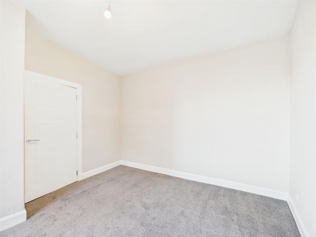 Property photo 3 of 12 Cam01486G0-Pr0920-Still005.Jpg