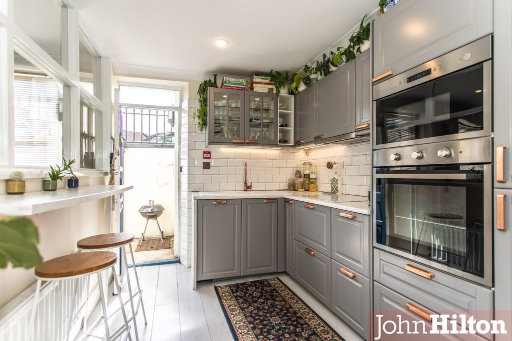 Property photo 2 of 15 Roundhill Crescent-14.Jpg