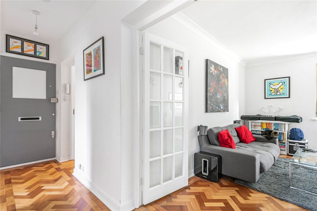 Property photo 3 of 19 Hallway