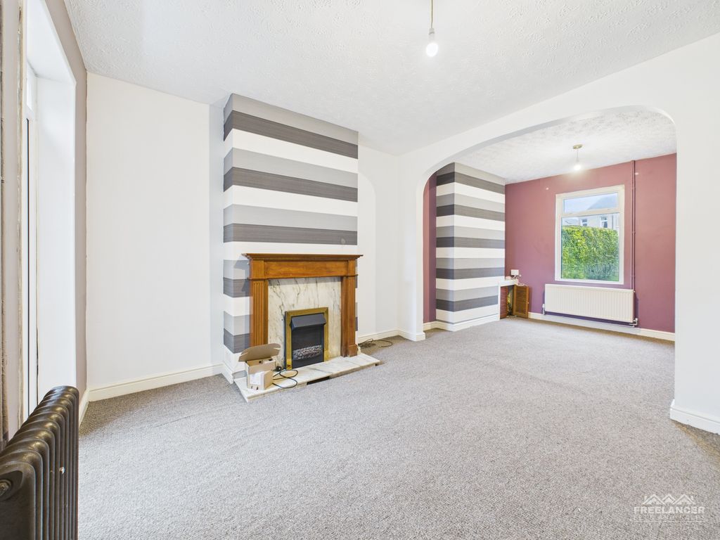 Property photo 3 of 11 Diner