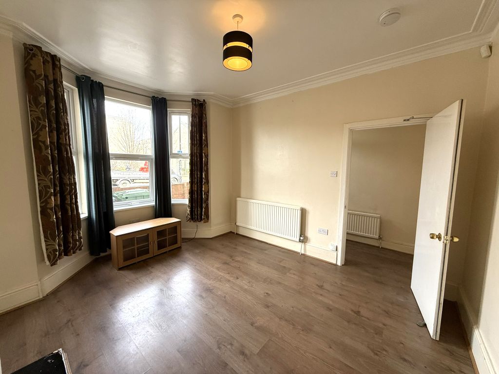 Property photo 3 of 21 Living Room