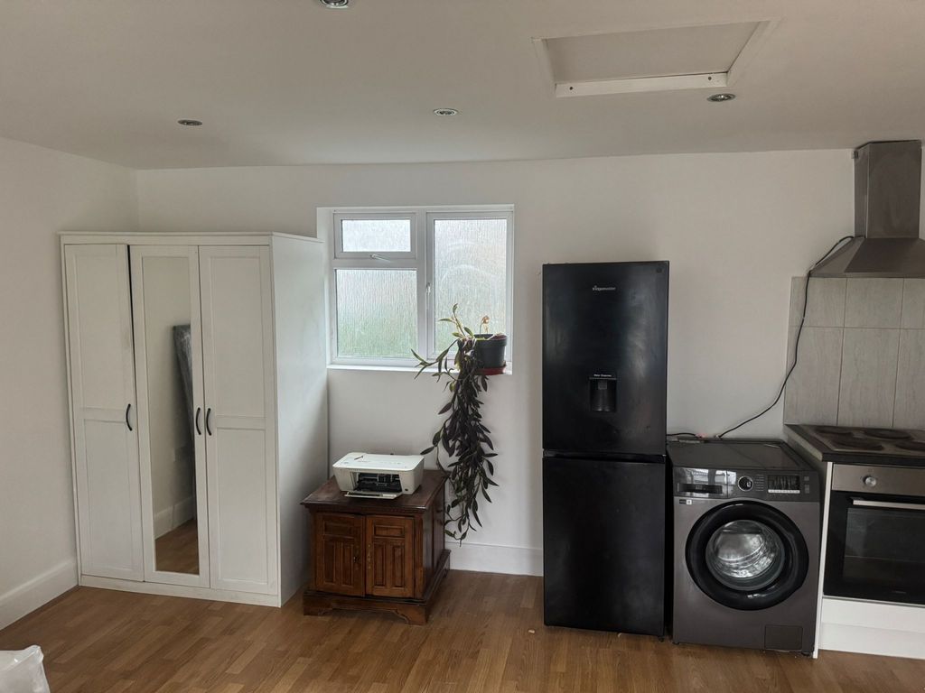 Property photo 2 of 6 Gallery