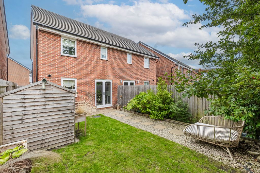 Property photo 2 of 27