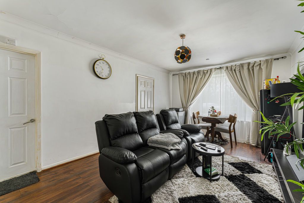 Property photo 3 of 13 Reception