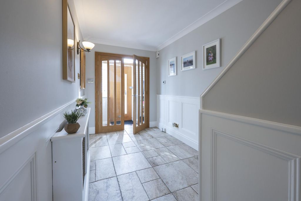 Property photo 3 of 44