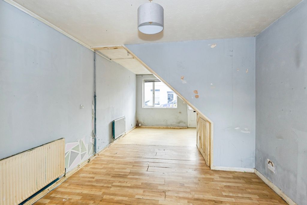 Property photo 3 of 16 Pbox-Img.Jpg
