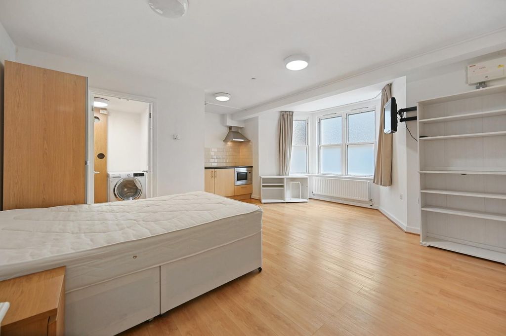 Property photo 1 of 6 Rcfbl- Shepherds Bush Road- Studio Room 6 (1).Jpg