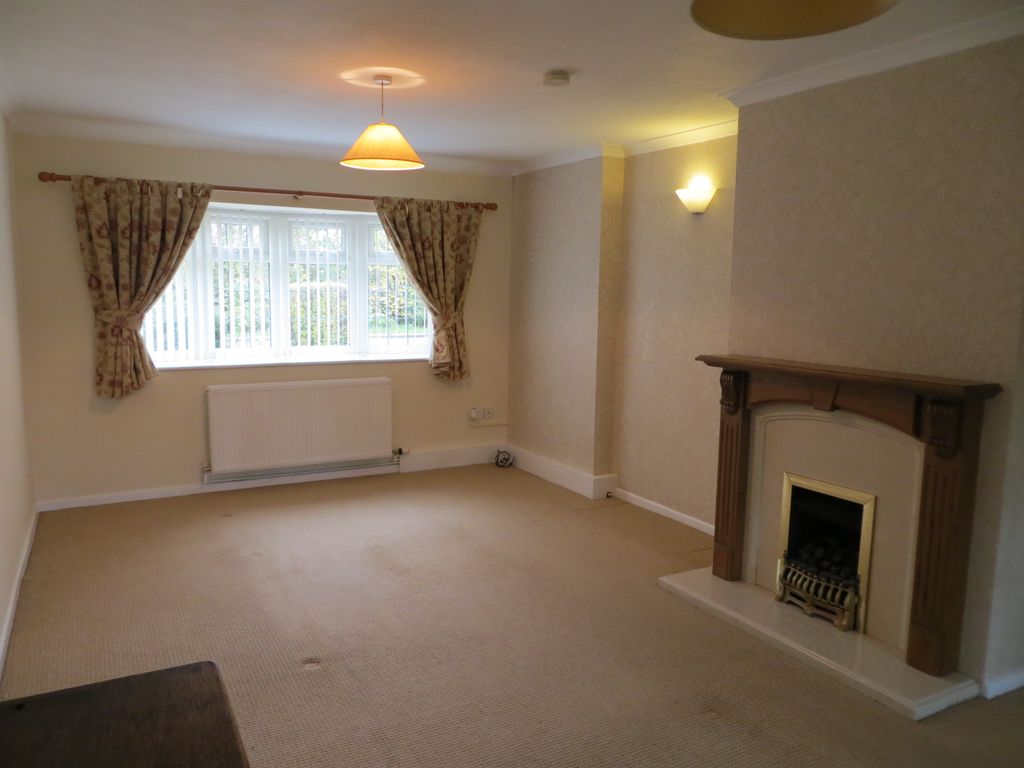 Property photo 3 of 17 Spacious Lounge