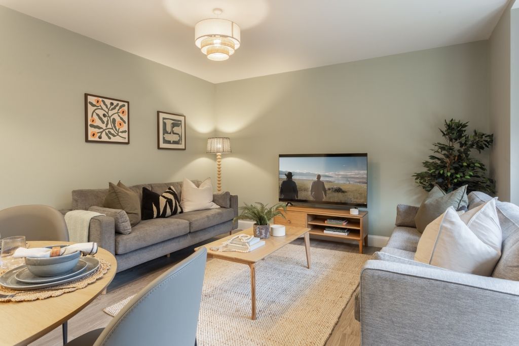 Property photo 1 of 32