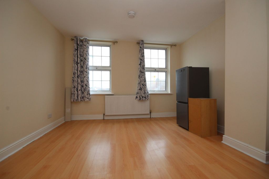 Property photo 3 of 6 Gallery