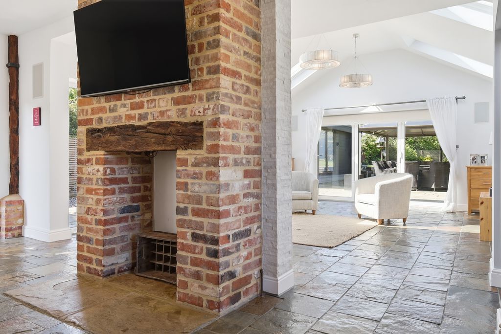 Additional image 40 of 5 bed barn conversion for saleThe Barn, Church Street, Billericay CM11