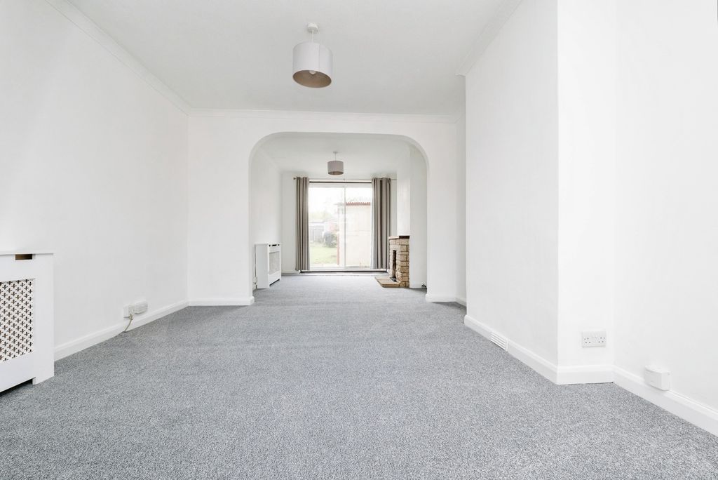 Property photo 3 of 17 Through Lounge Diner