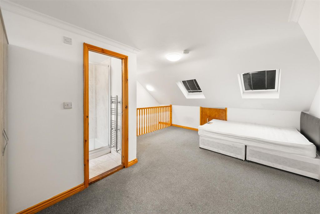 Property photo 3 of 28