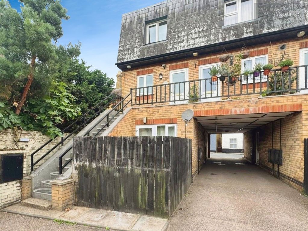 Property photo 2 of 10 Outside