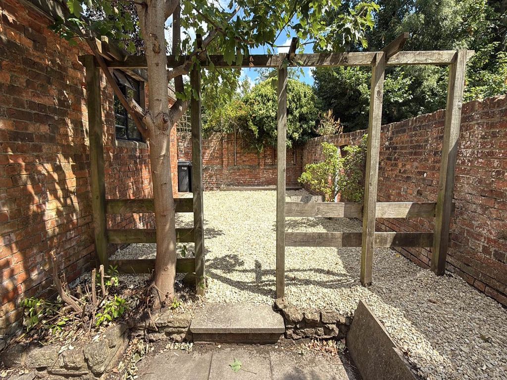 Property photo 2 of 2 Communal Garden 2