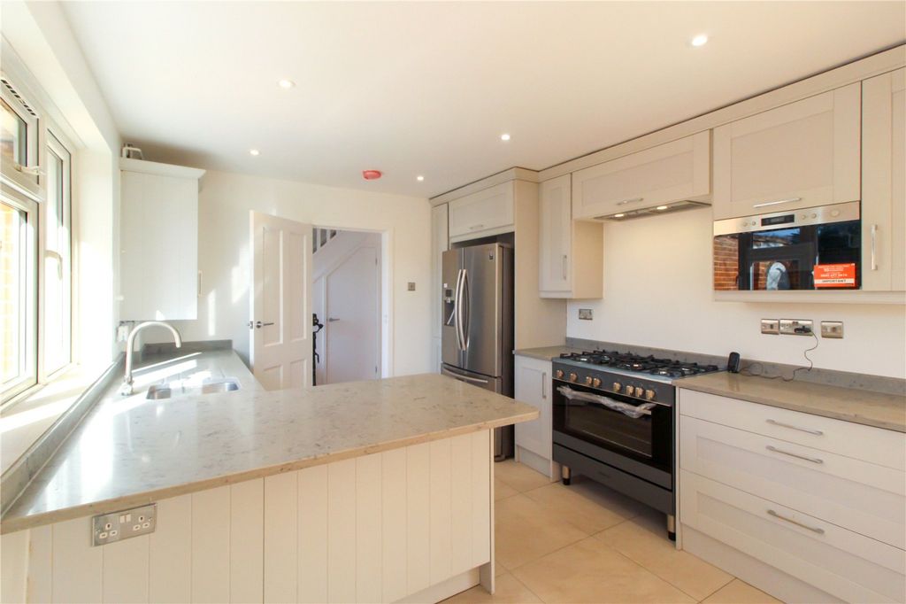 Property photo 3 of 23 Picture No. 24