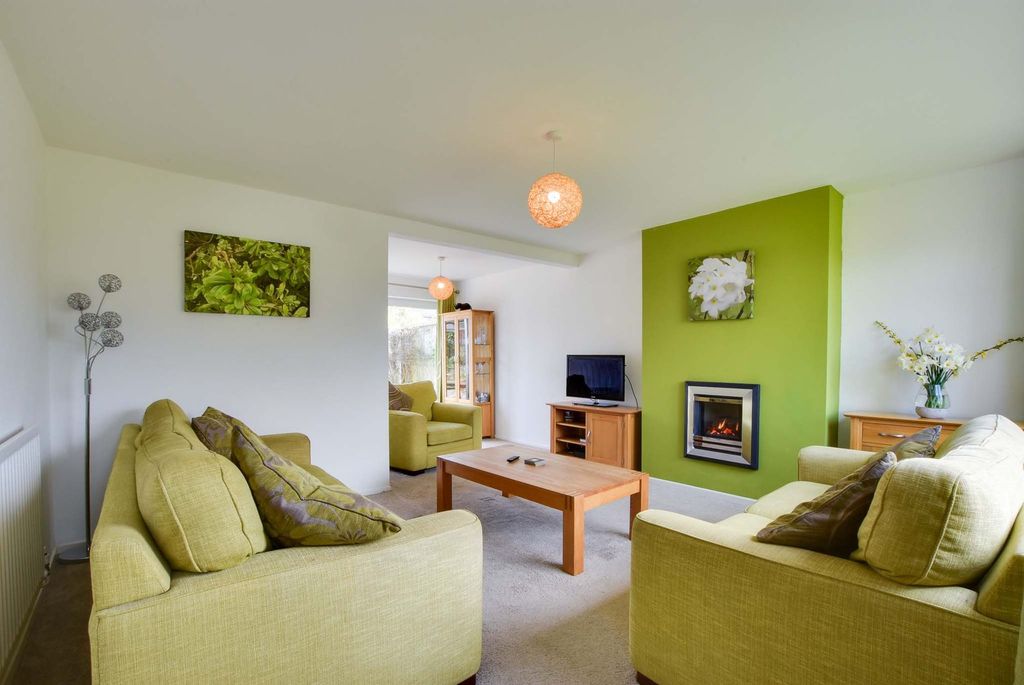 Property photo 2 of 31
