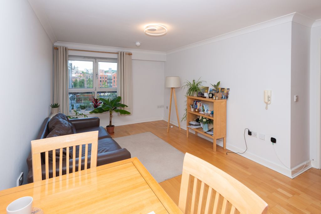Property photo 3 of 24