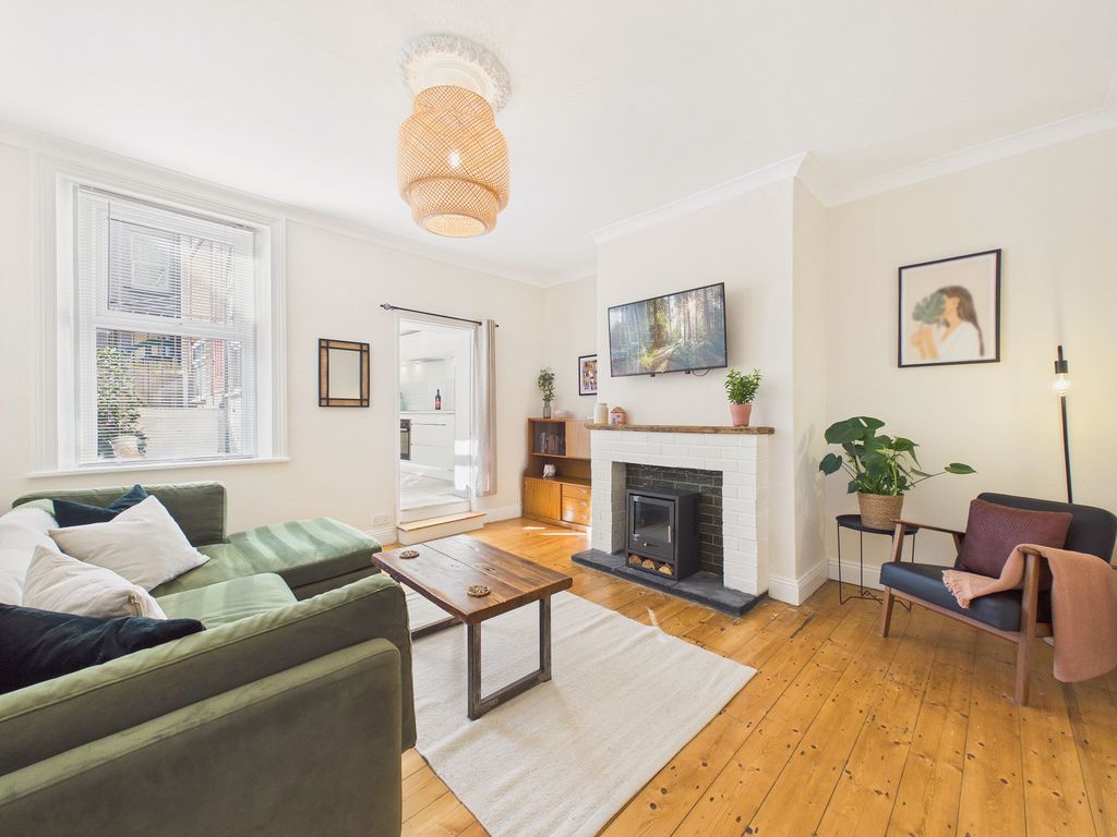 Property photo 1 of 12 Lounge