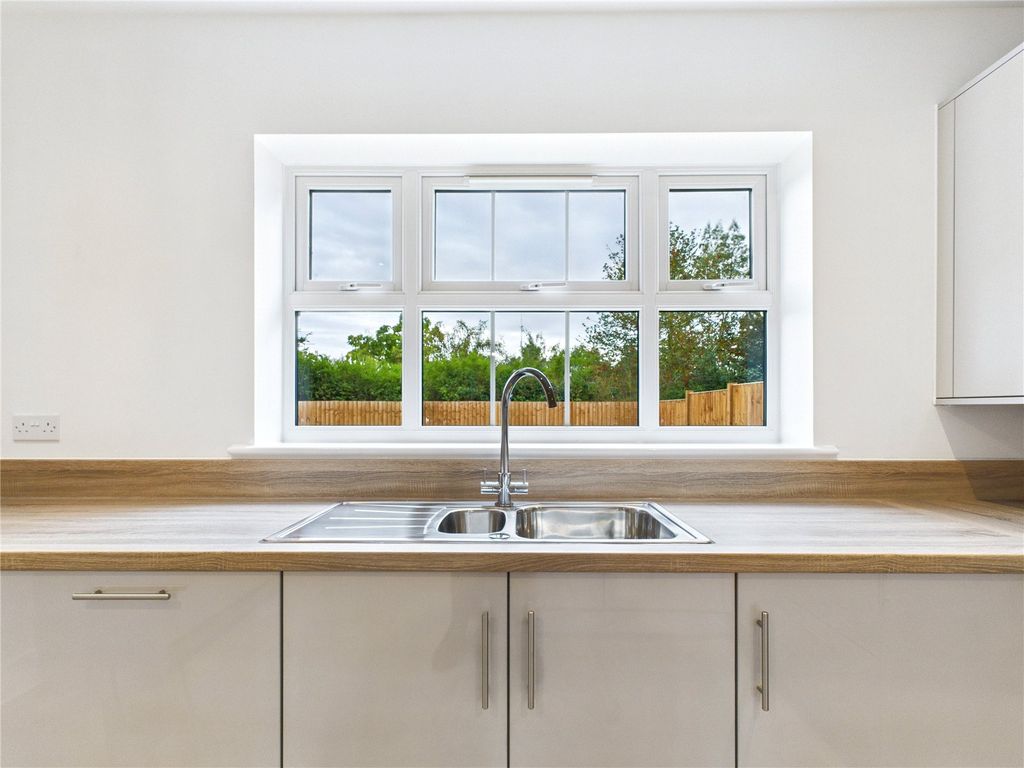 Property photo 2 of 18 Picture No. 14