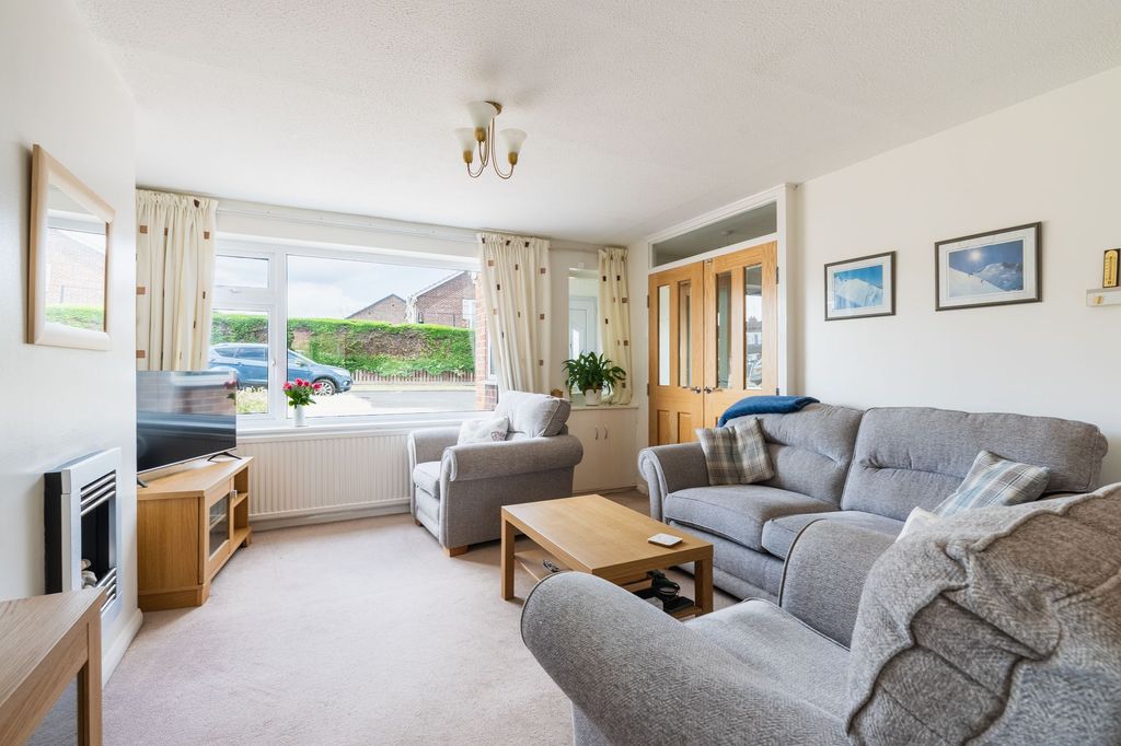 Property photo 2 of 32