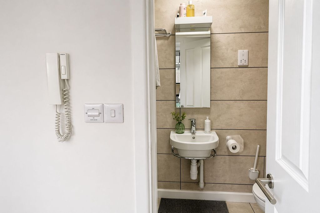 Property photo 2 of 3