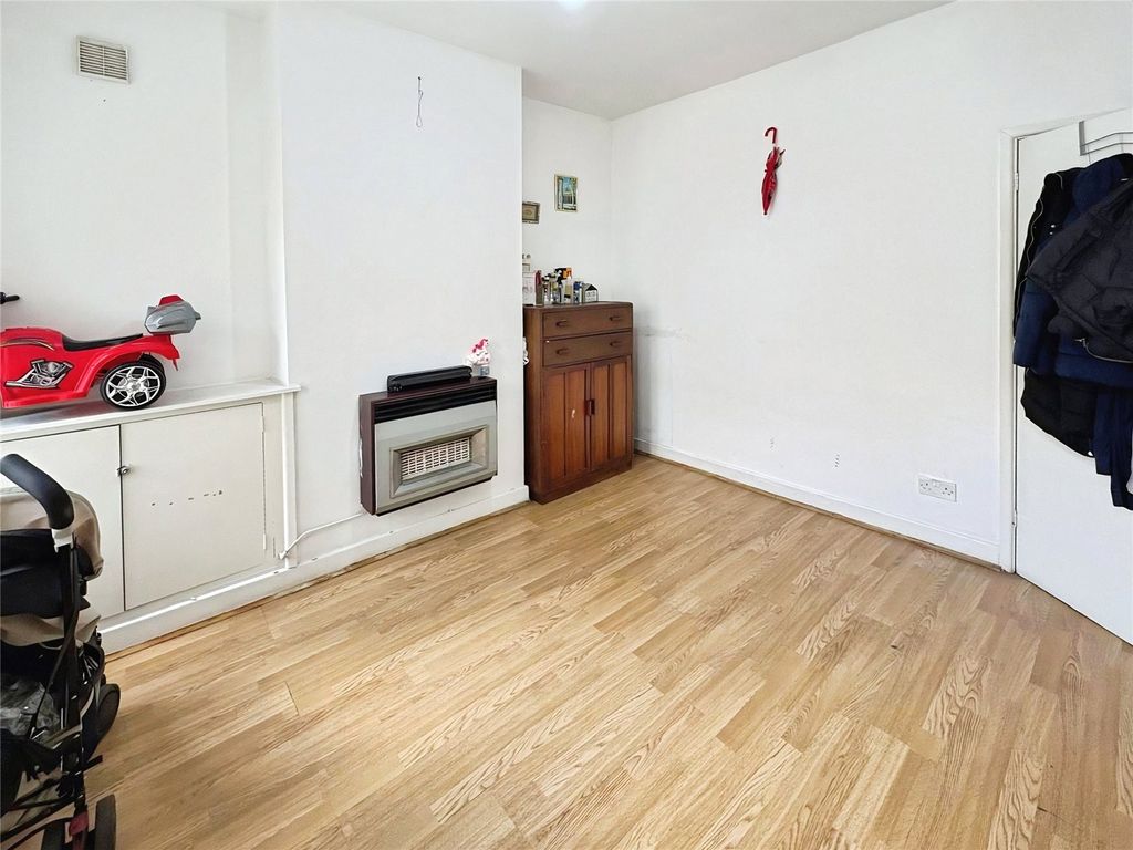 Property photo 3 of 10 Dining Room