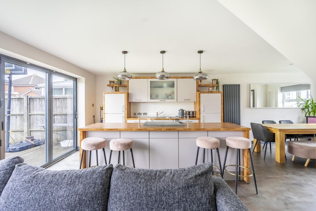 Property photo 2 of 15 Kitchen