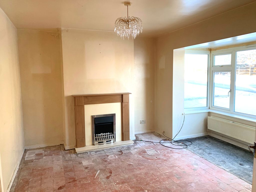 Property photo 3 of 8 693