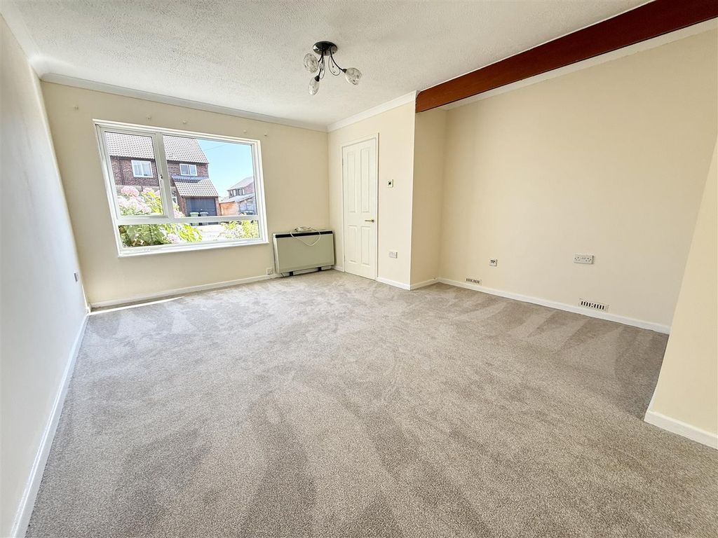 Property photo 2 of 14 Lounge