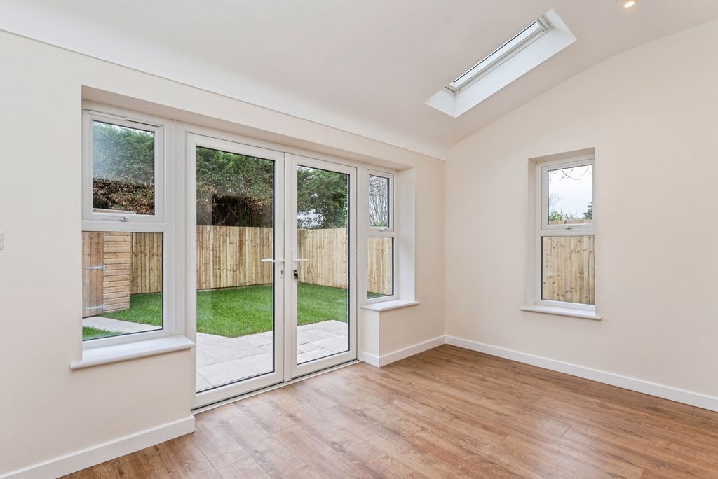 Property photo 3 of 19 Pbox-Img.Jpg