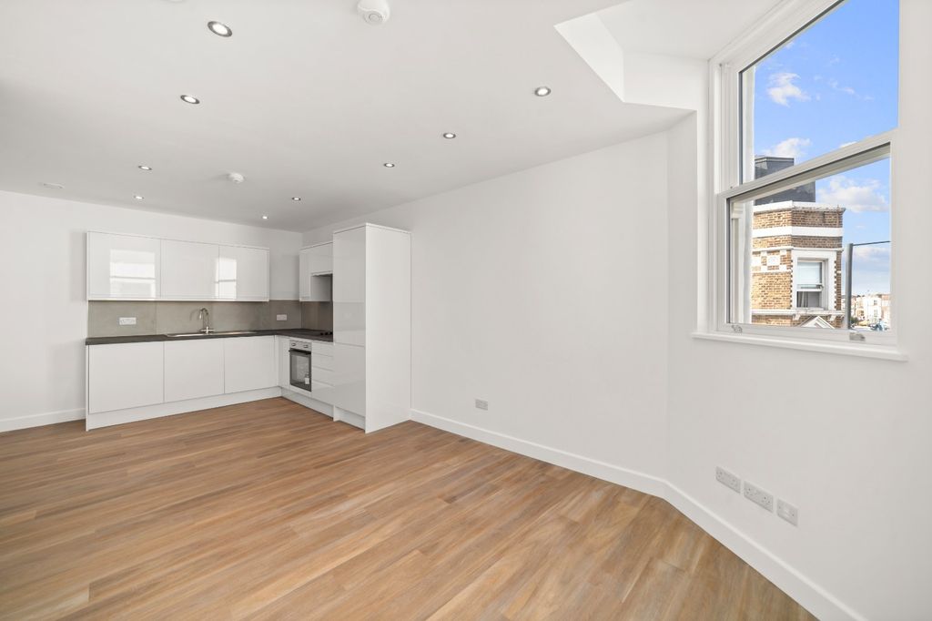 Property photo 2 of 8